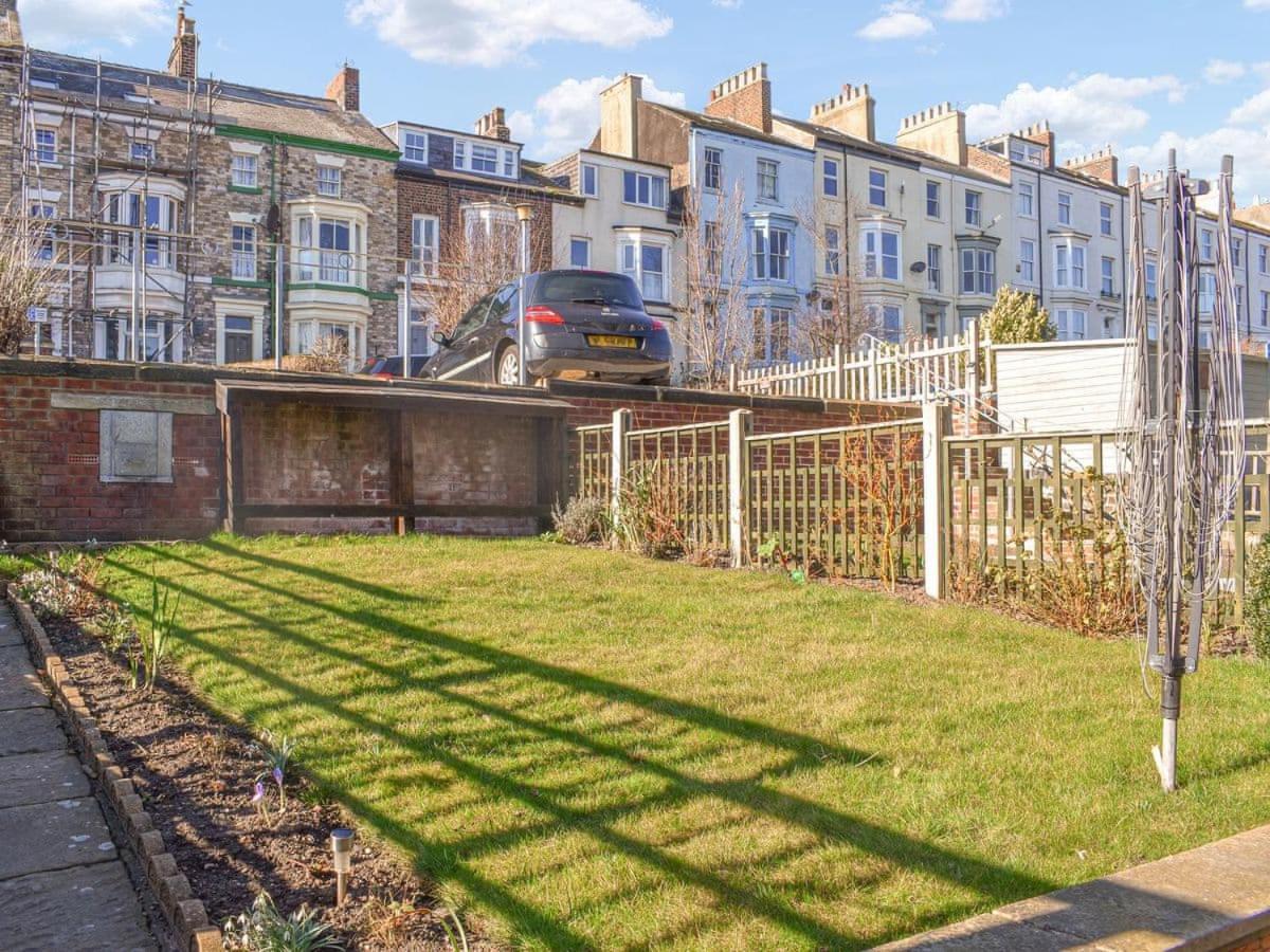 Railway Sleepers Villa Londen Buitenkant foto